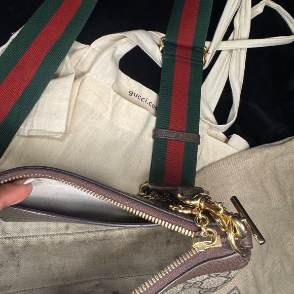Gucci Beige and Brown Shoulder Bag with Gold Accents - Picture 10 of 16